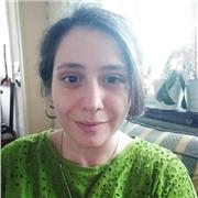 Laureata in Scienze biologiche impartisce lezioni di biologia e chimica per medie, liceo e università